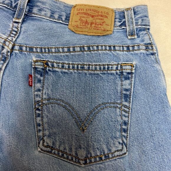 Levi's Distressed Denim Cutoff Jean Shorts Size 6 - Picture 6 of 7